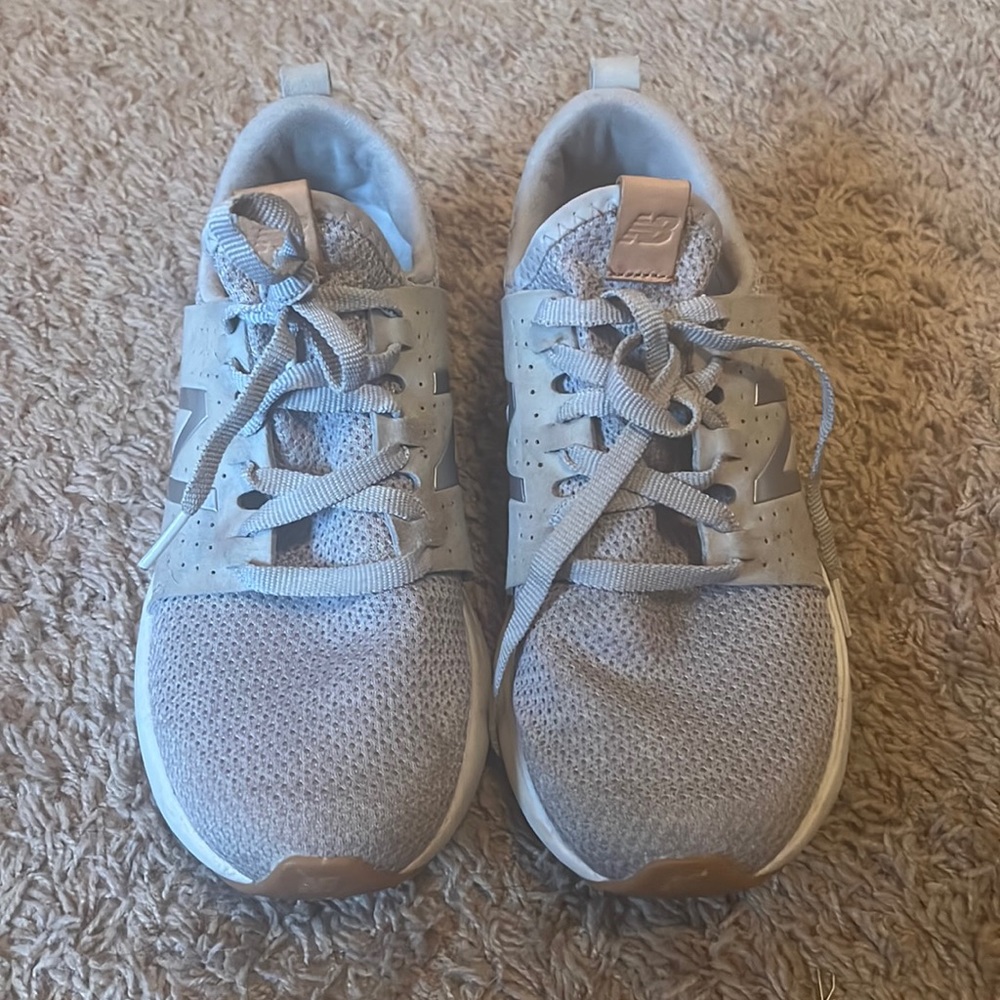 New balance grey tennis shoes